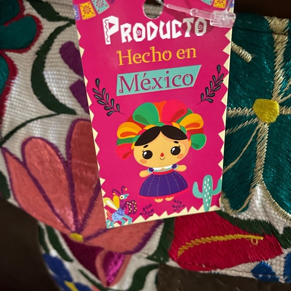 México backpack, Vegan Embroidered Backpack, Floral Backpack, Crafted in Mexico - Picture 6 of 6